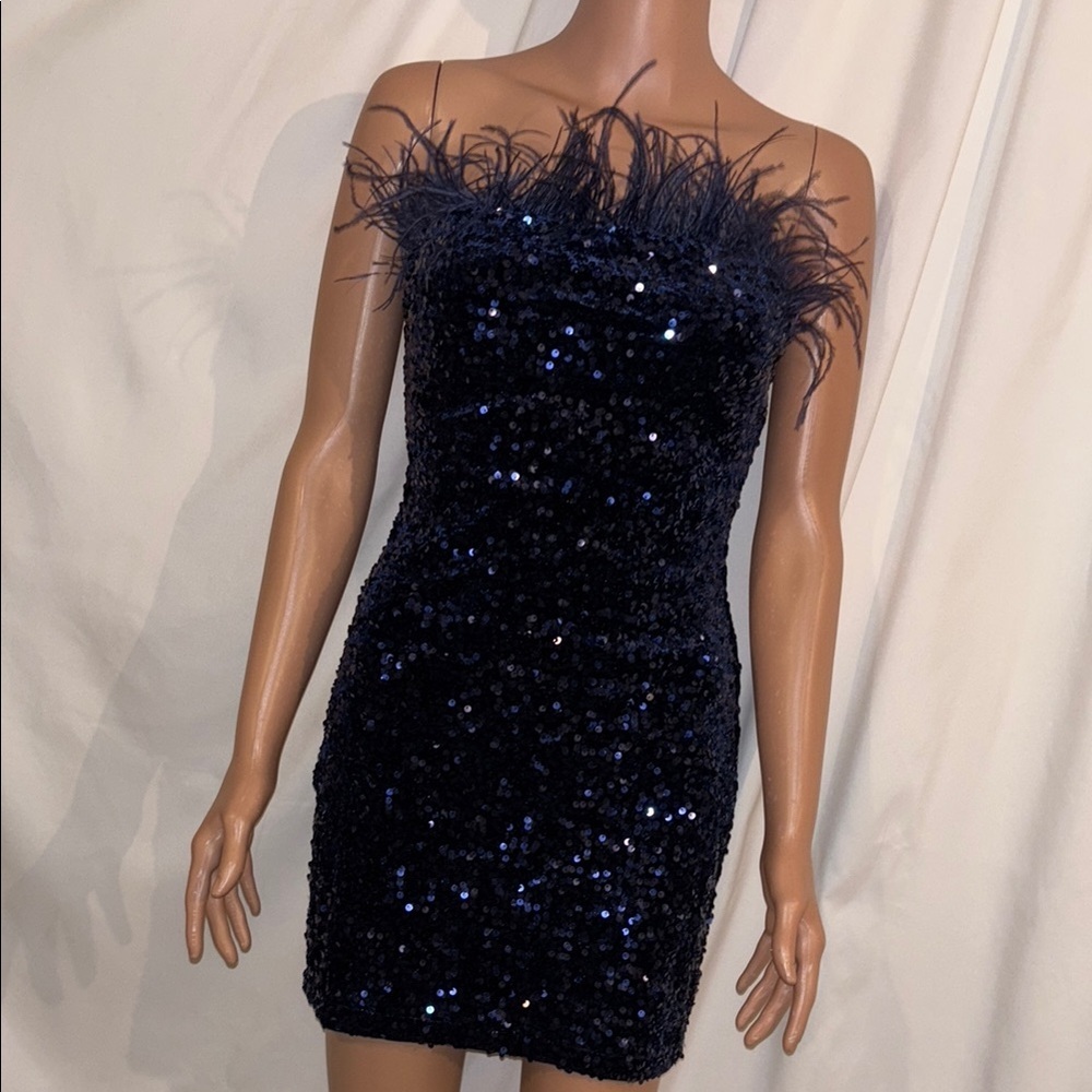 B. Darlin Size 6 Navy Sequin Strapless Dress